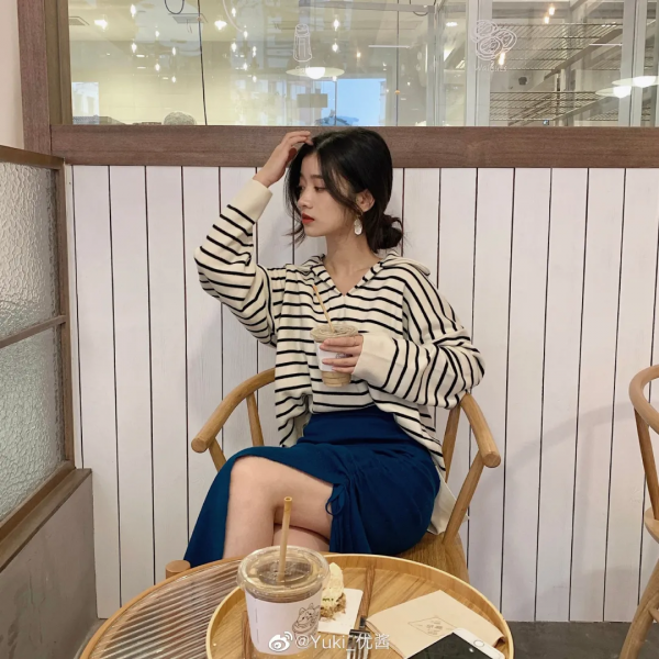 薄外套+甜騷裙、襯衫+闊腿褲，今秋最in穿搭，洋氣爆了