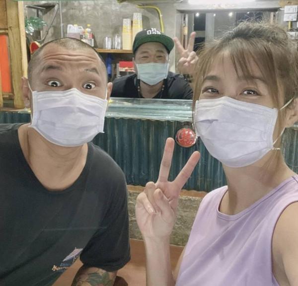 TVB男星轉行賣炸雞,業務不熟差評不斷,40元一隻雞翅被批太貴 TVB男星轉行賣炸雞,業務不熟差評不斷,40元一隻雞翅被批太貴