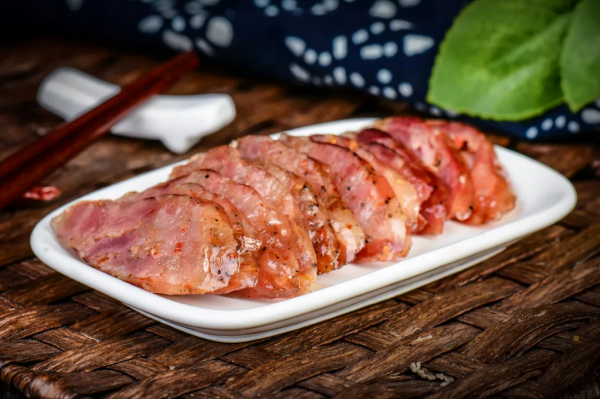 團年飯桌常見的幾種食物，腫瘤患者要少吃
