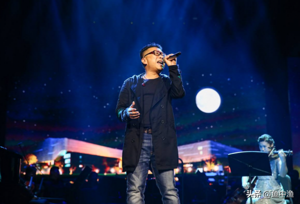 靠《兩隻蝴蝶》狂賺2億,敢跟劉德華拼人氣,龐龍終究毀於口水歌 靠《兩隻蝴蝶》狂賺2億,敢跟劉德華拼人氣,龐龍終究毀於口水歌