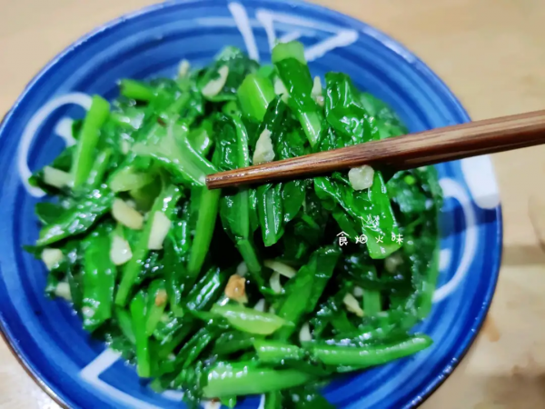 這才是油麥菜最好吃的做法，香味十足口感爽脆，一出鍋全家搶著吃
