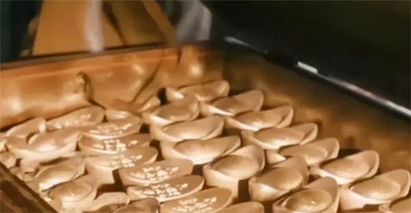 皇帝口中所說“賞萬兩黃金”,真的那麼闊綽嗎?其實並不值錢 皇帝口中所說“賞萬兩黃金”,真的那麼闊綽嗎?其實並不值錢