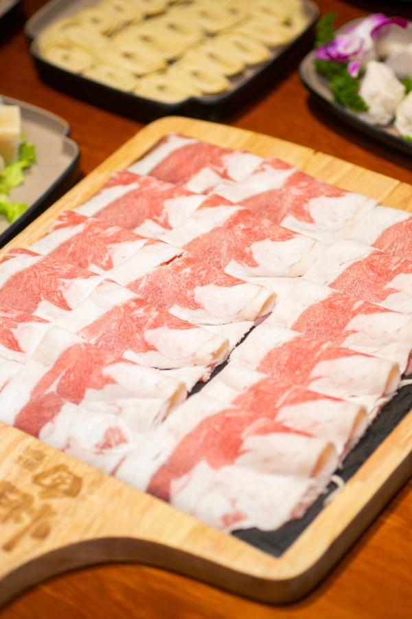 秋天抵禦寒冷的“秘密武器”！（煙囪銅鍋涮肉）