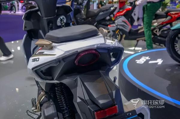 臺榮釋出2022款探路者300,更有一臺運動小踏板亮相摩展現場 臺榮釋出2022款探路者300,更有一臺運動小踏板亮相摩展現場