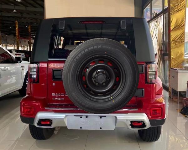 北京BJ40公務版實拍，配置精簡，鋼輪轂+收音機，2.0T+四驅動力