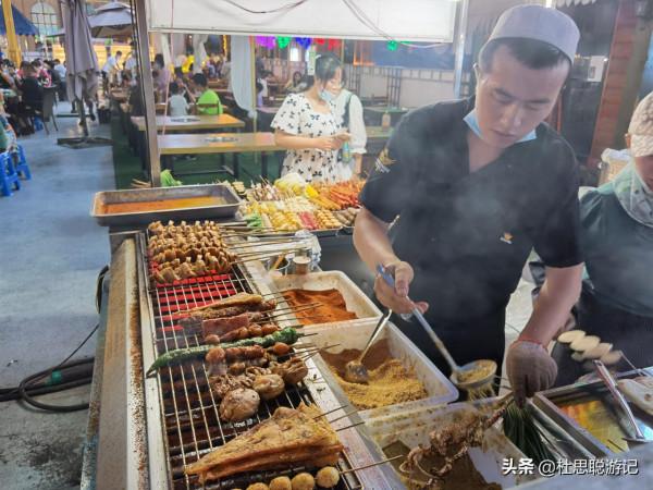 漢EV自駕新疆伊犁,夜市的伊寧絲路之光旅遊小鎮,美食的天堂 漢EV自駕新疆伊犁,夜市的伊寧絲路之光旅遊小鎮,美食的天堂