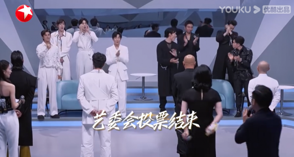 《追光吧，哥哥2》第一次公演，有3大缺點，張衛健組輸得不明不白