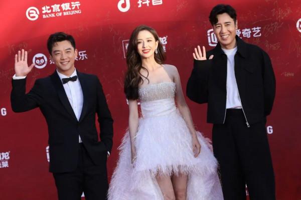 女明星紅毯造型千奇百怪，楊穎太俗，梅婷讓人笑出聲，佟麗婭驚豔