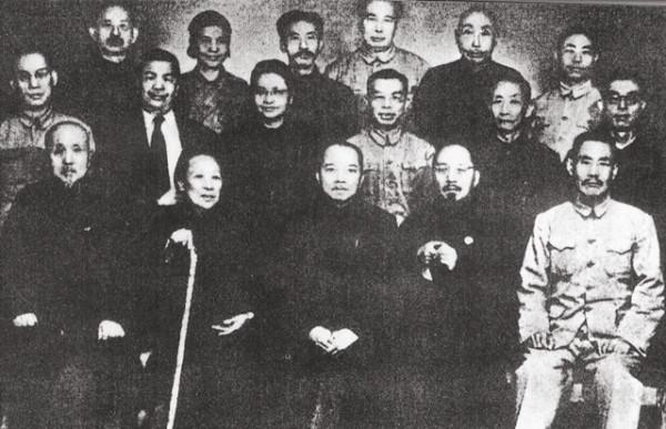 何香凝追悼會，朱德主持、宋慶齡致悼詞，臨終遺願：不火化遺體