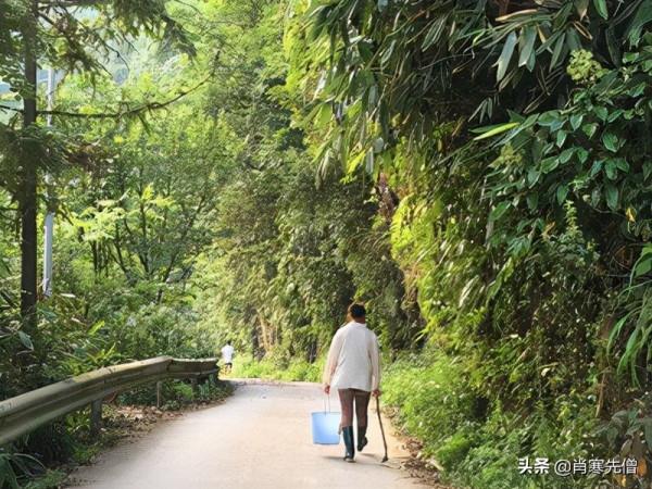 劉喜喜與富豪老公離婚後，離開富人遊戲圈，靠賣棗糕年入30萬