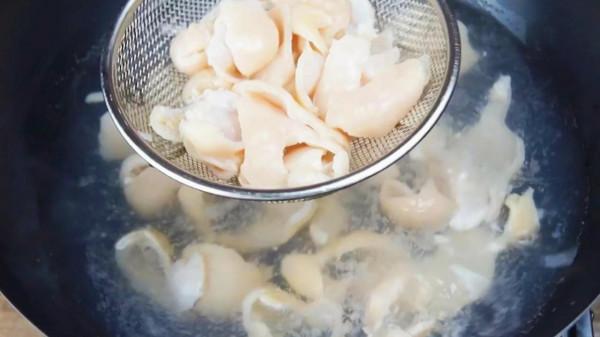 大廚：生炒大腸總是咬不動？學會這一招，炒出來的大腸香脆又下飯