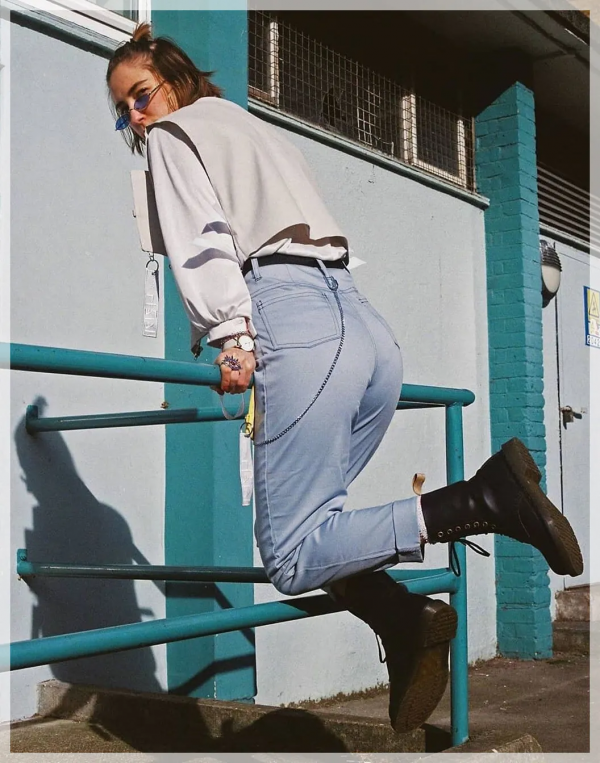 馬丁靴的30個穿搭示範，可甜可鹽，時髦炸了