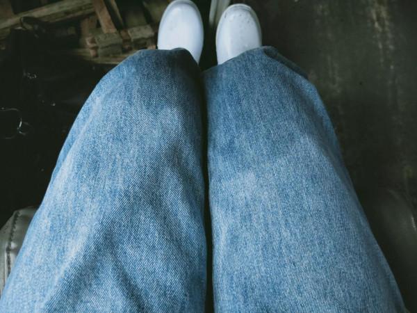 暴雨中，有車不坐，他們為什麼選擇趟那沒過膝蓋的洪流