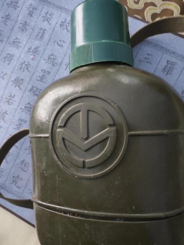 非常少見的高分子水壺,有懂行的可以留言 非常少見的高分子水壺,有懂行的可以留言