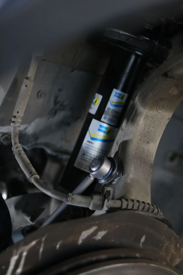 怪獸修車:翻新“車況極差”的二手寶馬X5,見證";美女一手車";復活 怪獸修車:翻新“車況極差”的二手寶馬X5,見證";美女一手車";復活