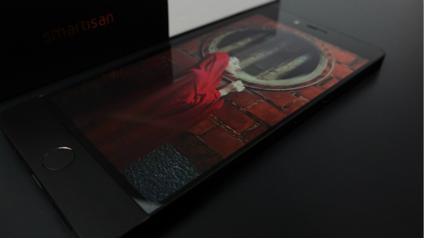 圓滑當道的銳利異類，堅果Pro上手體驗——不錯的備用機