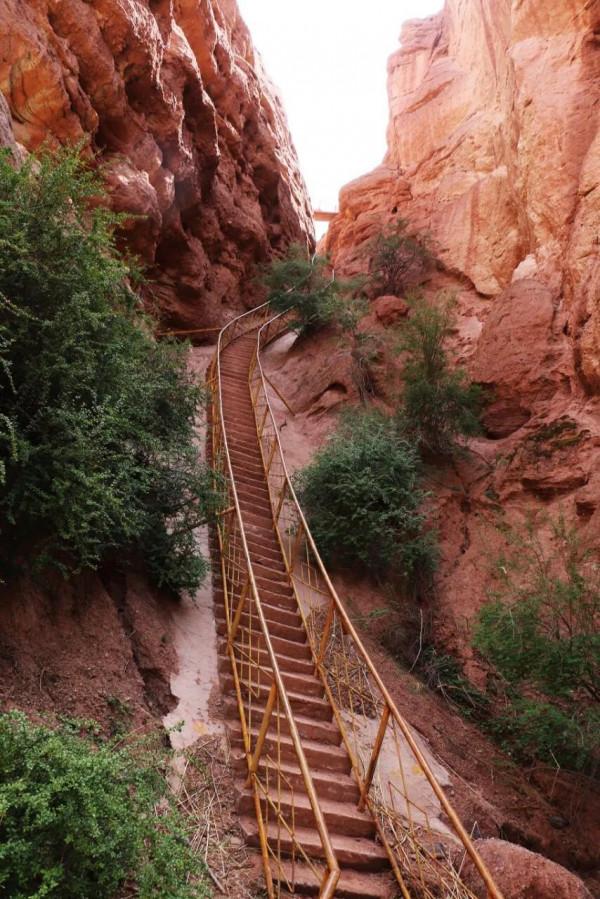 平山湖大峽谷風景優美,老年人注意有“坑” 平山湖大峽谷風景優美,老年人注意有“坑”