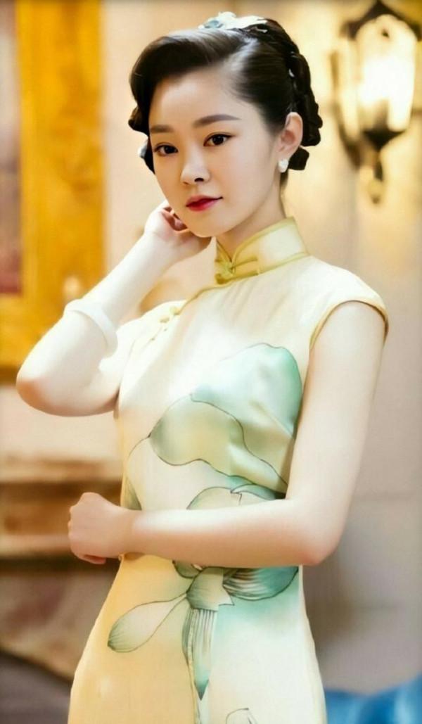 宋軼再穿旗袍錄節目，清純又嬌俏，網友：美成民國初戀的模樣