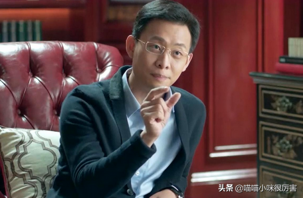 太瘦土氣大方臉，年輕時很一般，老了卻變帥的8位男星，不服不行