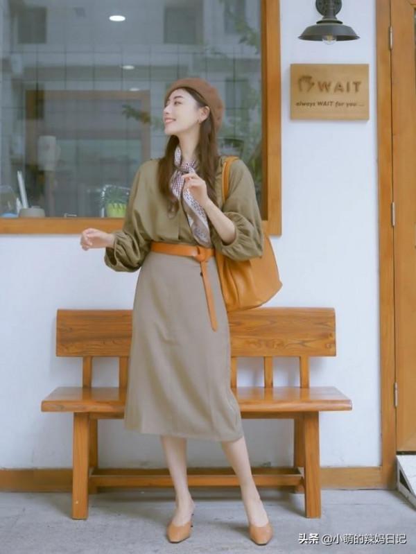 憑什麼秋冬一定要穿黑白灰？最實用的“亮色”搭配指南，請收藏