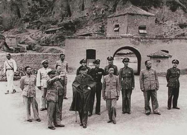 47年，蔣介石來到延安，在一口窯洞問村民：毛澤東跟你說過話嗎？