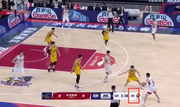 24秒運完把球擱地上！真有這種戰術？CBA解說員多次直言“奇怪”