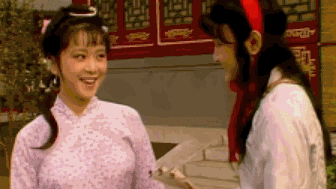 紅樓夢名場面，六版晴雯撕扇，誰靈巧可愛，誰在鬧笑話？