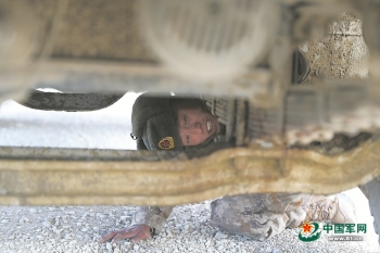 新疆軍區某師駕駛集訓隊開展高原訓練:“新手”駕車闖天路 新疆軍區某師駕駛集訓隊開展高原訓練:“新手”駕車闖天路