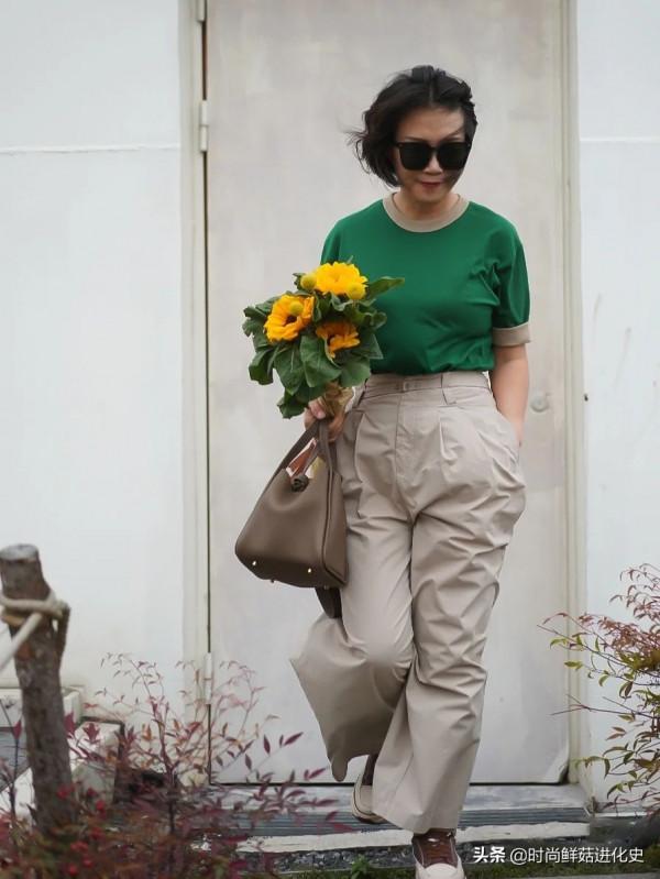 入秋了，60多歲的女人該怎麼穿？“棉麻褲配平底鞋”，時髦顯氣質