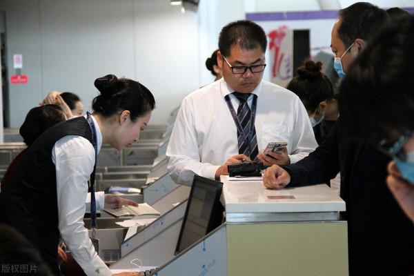 飛機餐是免費提供的，可很少有人去要第二份，這背後有啥貓膩？