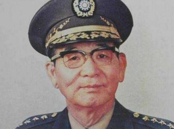 總能預知國軍行動，陳老總問原因，葉飛笑答：跟我打牌就知道了