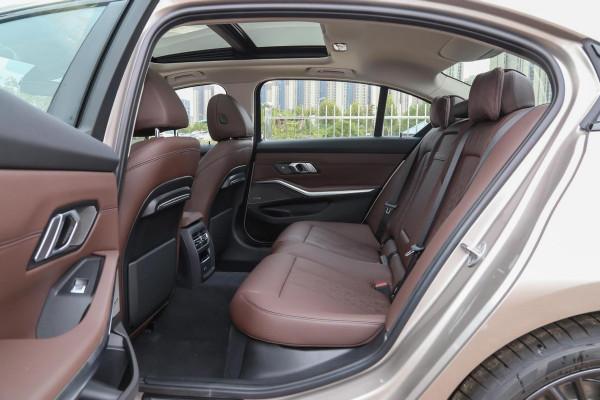 解讀寶馬325Li M運動曜夜套裝，配2&period;0T&plus;8AT，軸距2961mm，有多香？