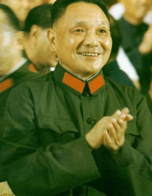 80年記者問鄧小平：天安門毛主席像是否永遠保留？鄧小平如何作答