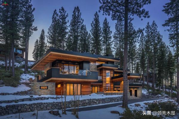 用硬木和毛石相互搭配裝飾出來的木別墅才是真正的現代風格木別墅