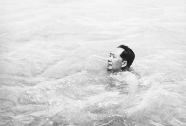 52年毛澤東視察黃河,一六旬老太趕來詢問:主席,斯大林咋沒來? 52年毛澤東視察黃河,一六旬老太趕來詢問:主席,斯大林咋沒來?