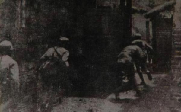 母親被國軍抓獲,政委當場發飆:誰敢動我媽,我讓他全家雞犬不留 母親被國軍抓獲,政委當場發飆:誰敢動我媽,我讓他全家雞犬不留