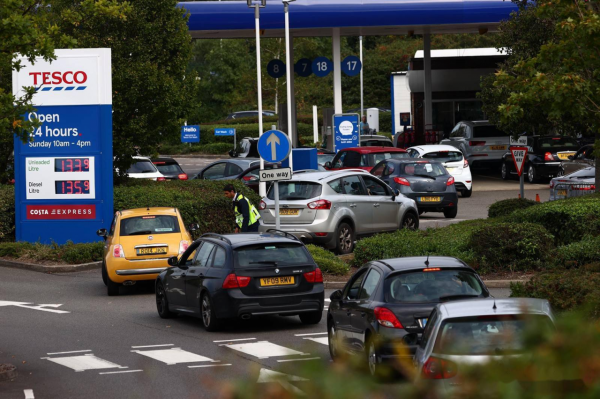 中國導致英國缺油?禁止中企投資!約翰遜彰顯無賴本色:我不反華 中國導致英國缺油?禁止中企投資!約翰遜彰顯無賴本色:我不反華