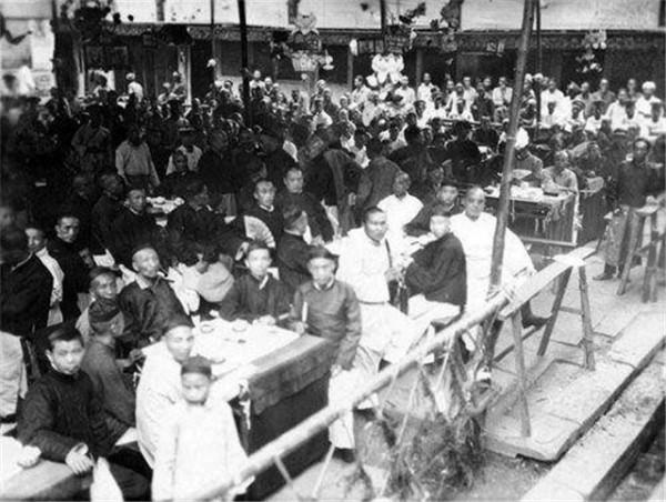 上海灘大佬為情人出氣，一個巴掌扇出一架飛機，蔣介石：再打試試