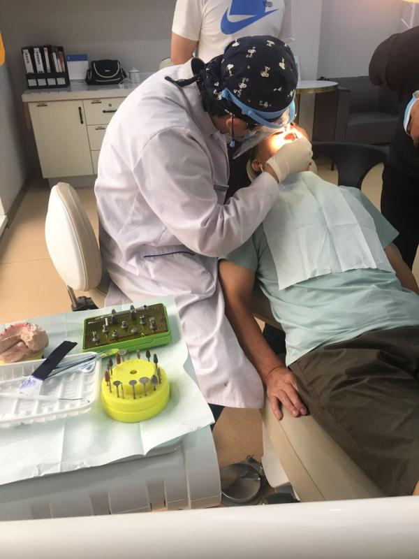 鑲牙後牙疼是怎麼回事