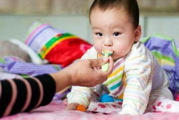 奶奶總給孩子喝粥，寶媽嫌棄太糊弄，兒科醫生卻誇婆婆早餐做得對
