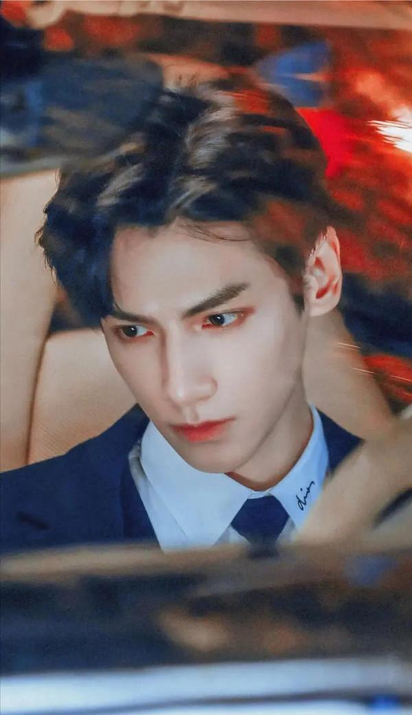 羅雲熙明星桌布：你的眼神在溫柔些，月亮會融化，我也會