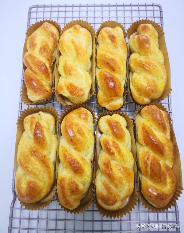 復刻麵包房的麻花小麵包，椰香柔軟又拉絲，學會了隨吃隨做，厲害