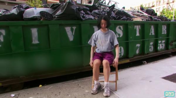 紐約高收入女子20年不買內衣，廁紙曬乾重複用：我要省錢