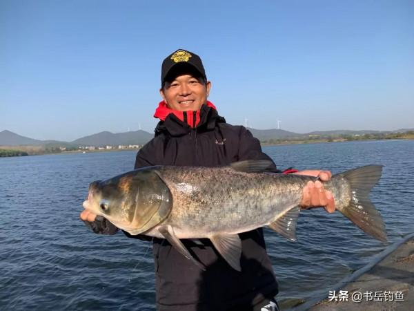 鄧剛再獲釣魚冠軍登上熱搜！內行人告訴你，這個男人為何那麼強