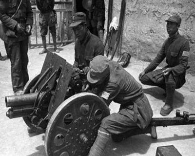 團長要與敵人同歸於盡，17歲號兵高喊：讓我指揮！後成開國少將