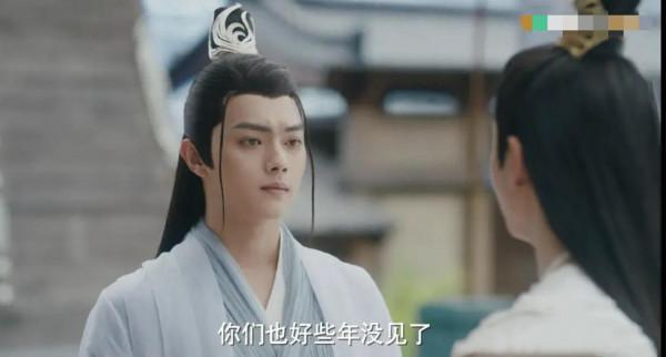 李易峰水桶腰醒目、許凱腫成胖頭魚，顏值再高，發福了也別演古偶