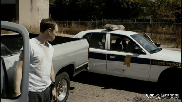 高智商的犯人，只靠報紙和毛毯，居然成功越獄，越獄真實事件