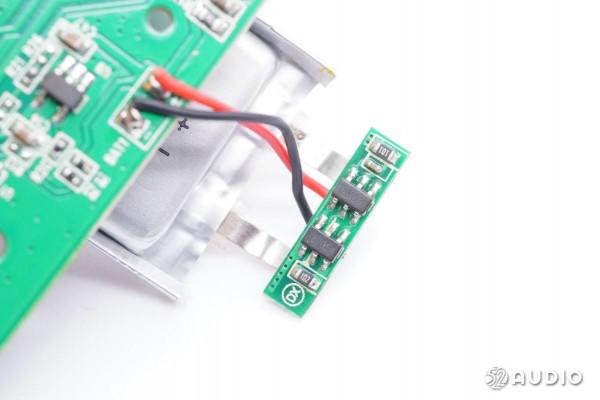 0.96寸OLED顯示屏，一鍵3D音效轉換，MPOW藍芽音訊接收器拆解報告