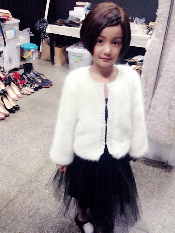 關曉彤蔣依依是“國民閨女”過去式了，新晉小小花一個比一個靈