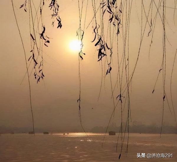 一首臨江仙，哀婉靈動，被譽為納蘭詞的壓卷之作